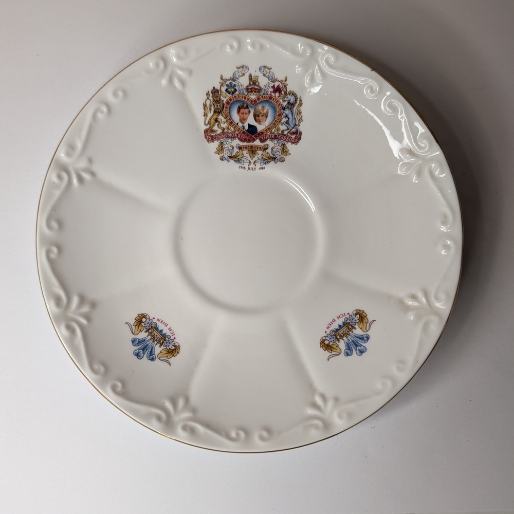 Vintage 1981 Prince (King) Charles & Lady Diana Wedding Teacup and Saucer Set - Picture 3 of 4